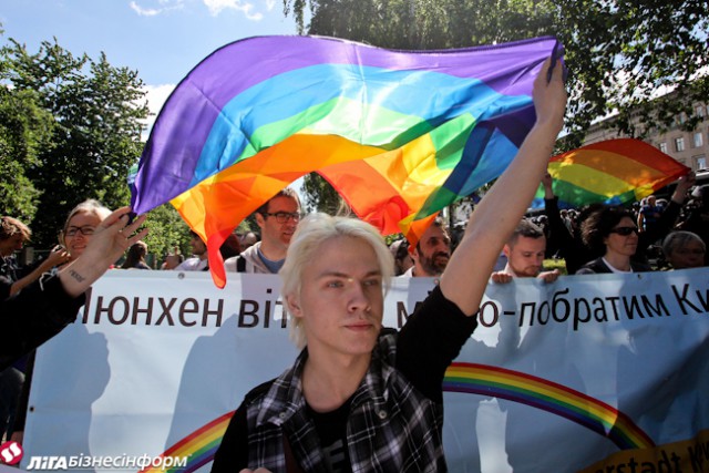 Манипуляция с "городами - близнецами"
