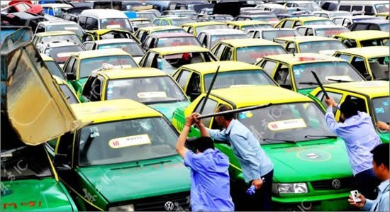 Избиение незаконных такси в Китае