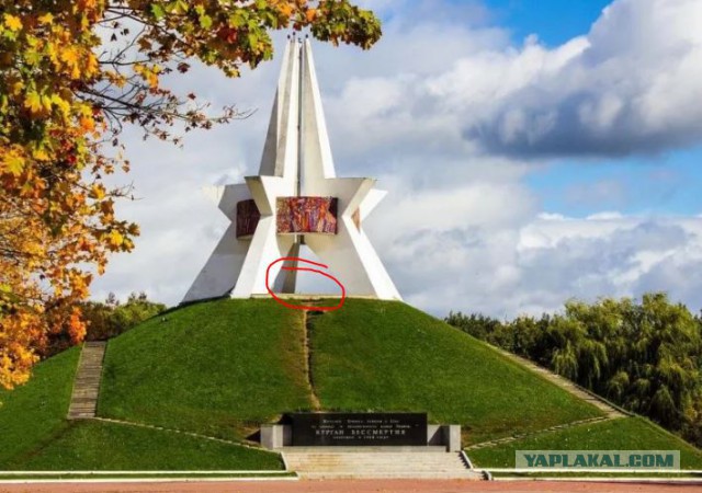 В Брянске девушка станцевала на Звезде на Кургане Бессмертия ради лайков