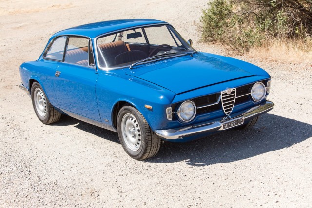 Alfa Romeo Montreal. "Ferrari для бедных". Красивых автофото пост