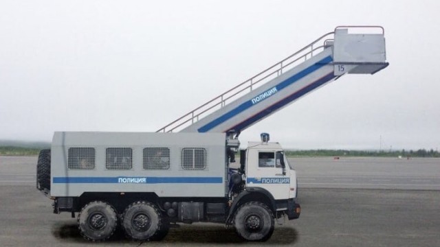 В международной зоне прилёта Внуково установили ширму