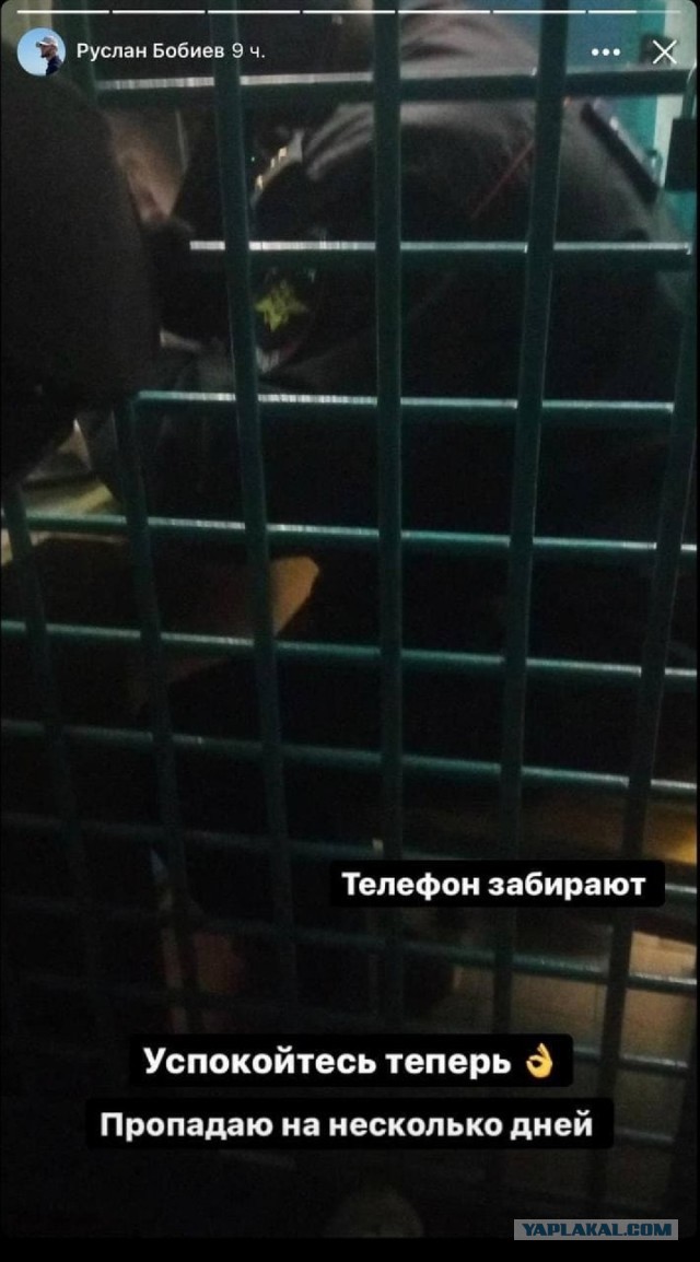В Москве завёлся некий блохер Руслан Бобиев, который в свой инстаграм заливает видео, где со спины бьёт людей
