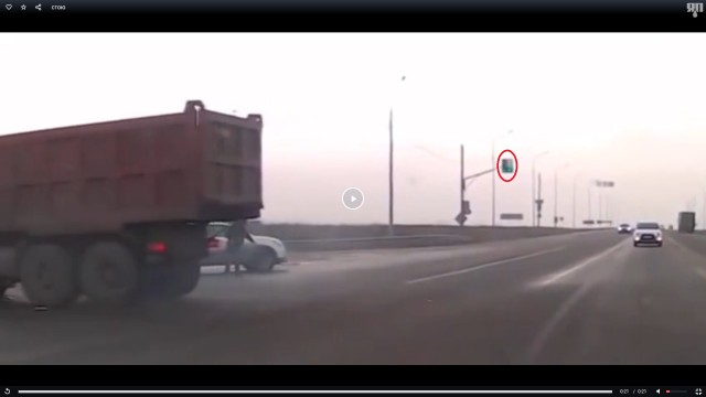 Стоит, никого не трогает...