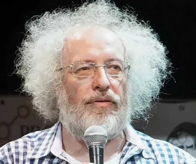 "Отдай мне мужика!"