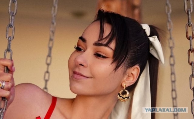 Почему бабы любят фоткаться голыми?