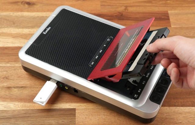 Kenko Tokina выпустила портативный кассетный магнитофон KR-019CR с возможностью конвертирования в MP3