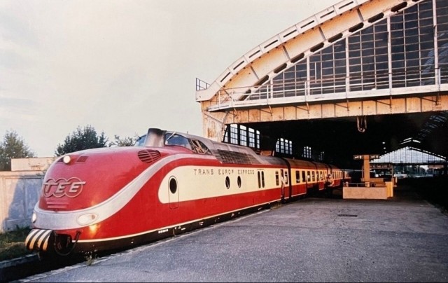 Вот такая красота ещё совсем недавно курсировал между Калининградом и Кёльном.