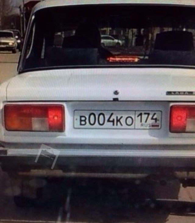 Владельцев номеров с буквами вроде Х*Е, СУК, НАХ или ХЕР могут привлечь к ответственности