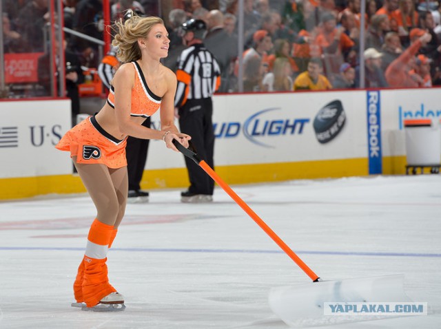 Уборщицы-фотомодели льда