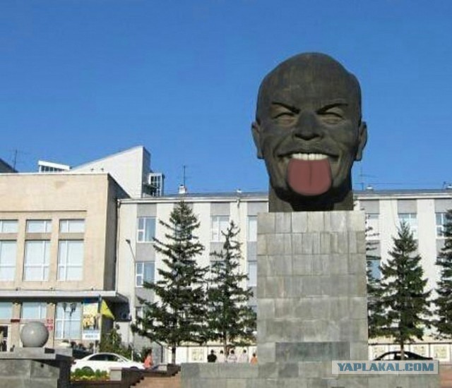 У улан-удэнской «головы Ленина» появились зубы