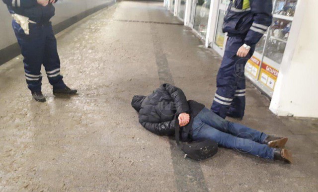 Сегодня ночью в Москве пассажир зарезал водителя такси, который его подвозил