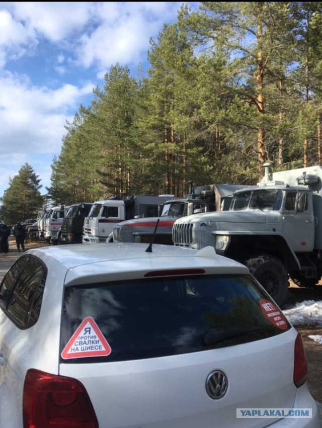 30 апреля на Шиес приехали около 20 полицейских. Позже в товарном вагоне прибыл ОМОН