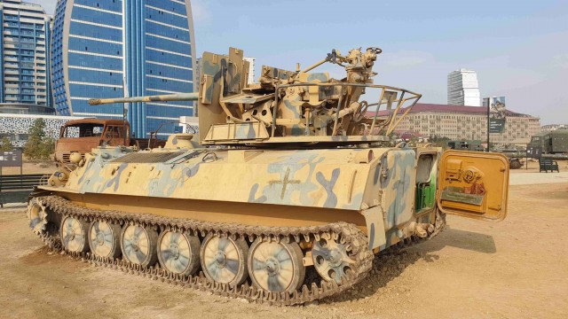 Выставка трофейной военной техники в Баку