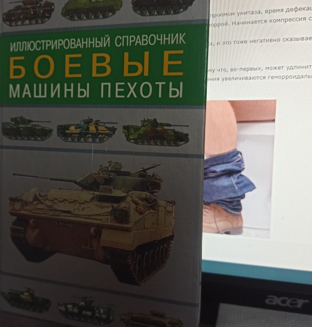 Проктолог посоветовал не брать смартфон с собой в туалет