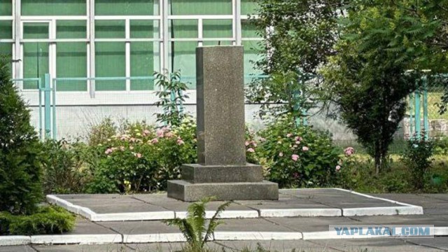 В Киеве демонтировали бюст Юрия Гагарина