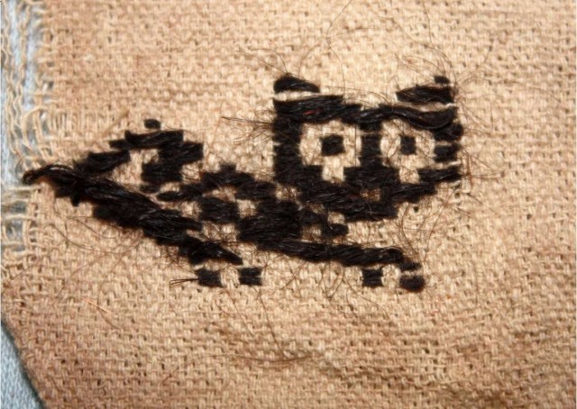 Два абсолютно замечательных крохотных котика на двух лоскутах ткани, что в них такого? А то, что им уже около 1000 лет!