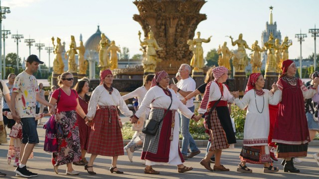 Хоровод - единственное развлечение.