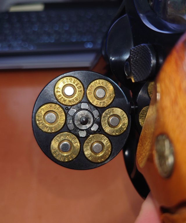 Черная Пятница и Smith & Wesson Model 29-2