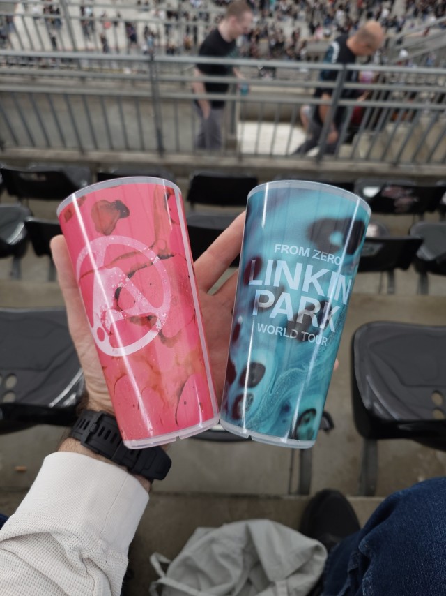 Ну да, хвастаюсь... Я опять на концерт пошёл.