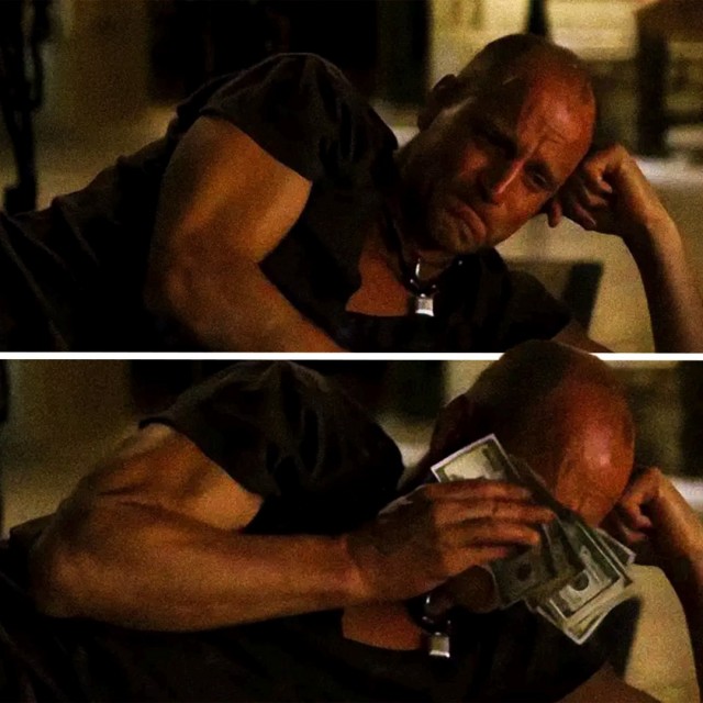 Такая тумбочка в каждом доме нужна.