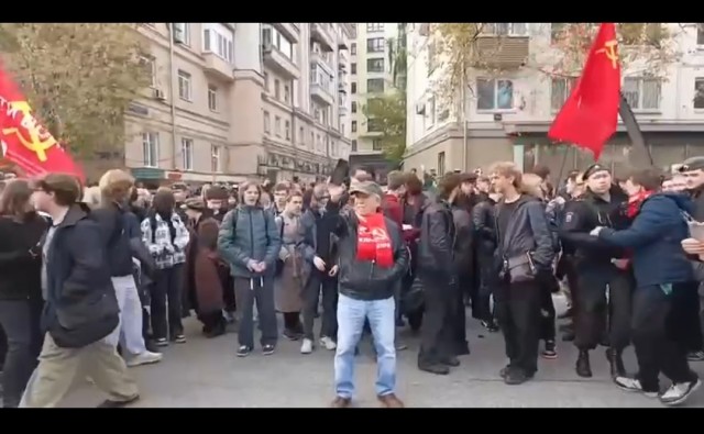 На митинге коммунистов в Москве скандировали «долой царя»