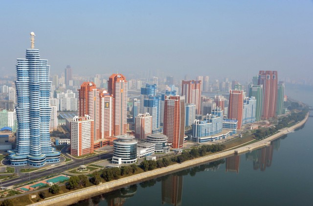 Контрабандные фотографии из Северной Кореи: Ким Чен Ын не одобряет!