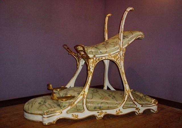 Попробуй секс по-королевски. На торги выстав лено легендарное кресло для утех Эдуарда VII