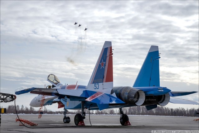 Тренировки "Русских витязей" на новых Су-35С в Кубинке
