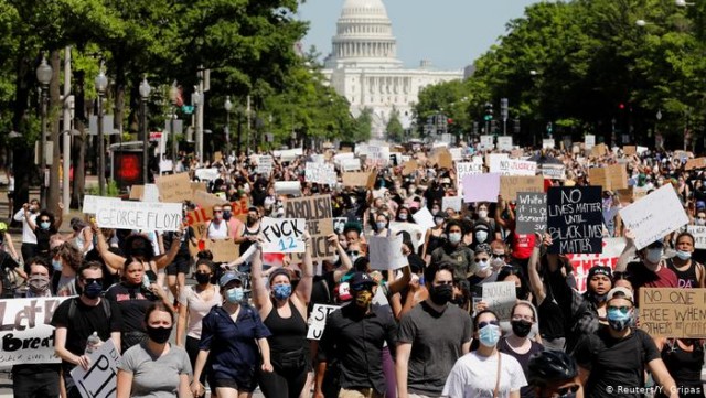 В США массовые протесты, комендантский час, 1400 арестовано, 3х застрелили