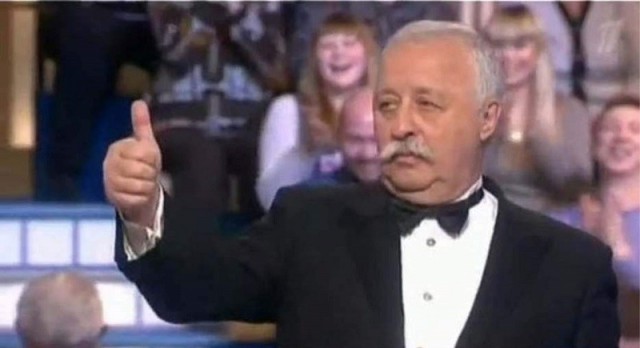 Лукашенко объяснил свое появление с автоматом угрозой ядерного удара