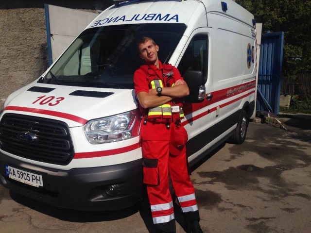 В Киеве на Окружной вечером 15 июня 47-летний пьяный пешеход столкнул велосипедиста под грузовик