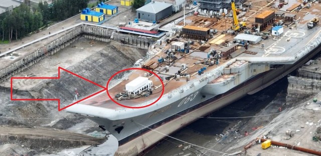 «Адмирал Кузнецов» уже установлен на специальные клети
