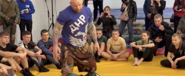 Российский боец MMA Джефф Монсон открыл новый спортзал в Макеевке