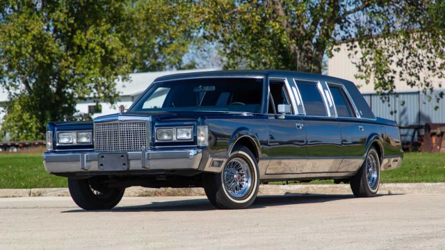 Lincoln Town Car 1984 — Воплощение американского лимузина
