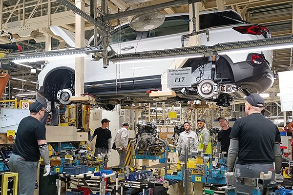 Половина автозаводов РФ продолжает простаивать. Смена собственников не привела к перезапуску