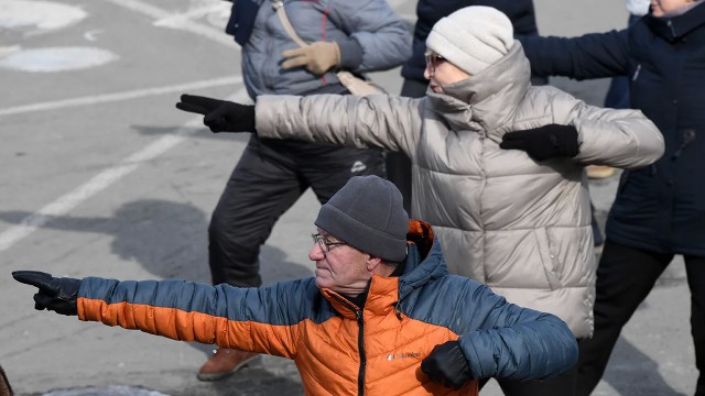 В 2025 году российским пенсионерам предстоит выживать на 1 доллар в день. В принципе - можно ни в чем себе не отказывать.