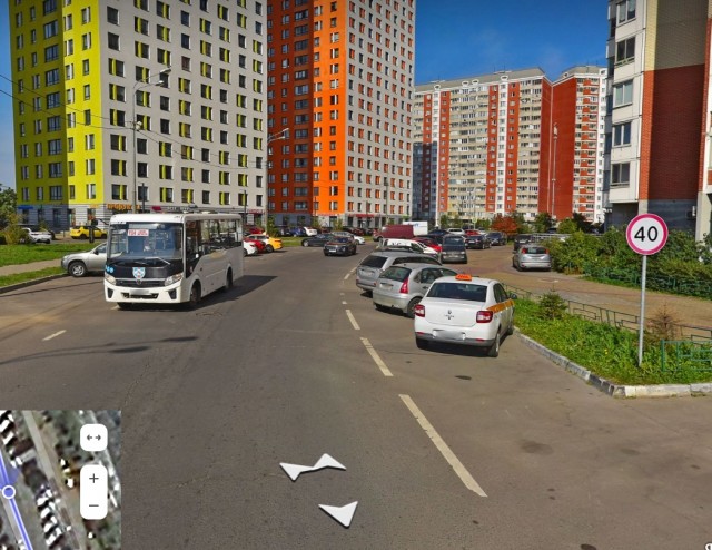 Резво так по двору