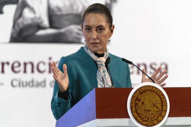 Какой красивый президент, а, дай потрогаю