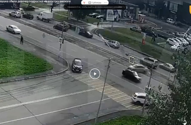 В Уфе легковушка сбила девочку-подростка на электросамокате