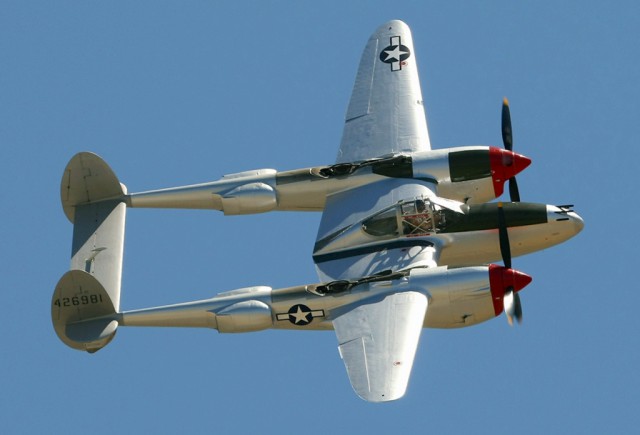 Многоцелевой истребитель P-38 «Lightning»