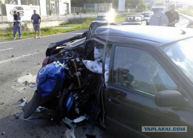 Уходившие от погони полицейских байкеры погибли в страшном ДТП с внедорожником