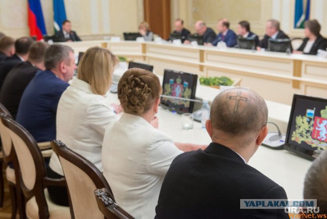 Медведев назвал "чушью", "какими-то бумажками" и "компотом" якобы собранный на него компромат