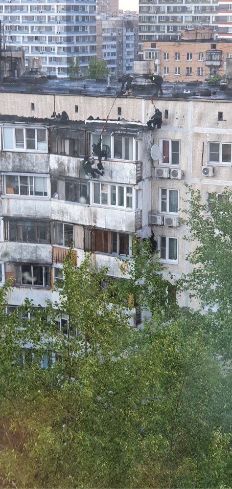 На юго-востоке Москвы неизвестный устроил стрельбу по прохожим с балкона дома