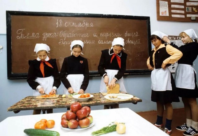Пятничная ностальгия, когда строили светлое будущее!