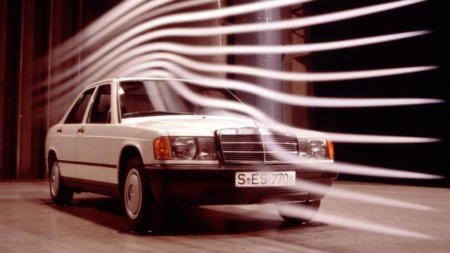 Маленький, но настоящий: как создавали Mercedes 190 и почему он стал звездой