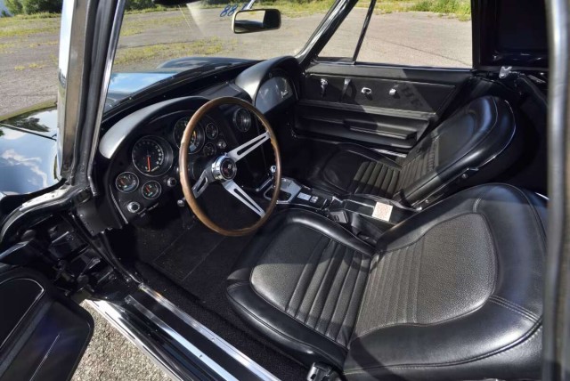 Автомобили аукциона Mecum. Top-16 2024 года.