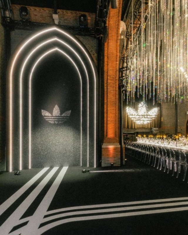 Adidas забрендировал церковь в Шанхае, чтобы провести там модный вечер для своего бренда Originals