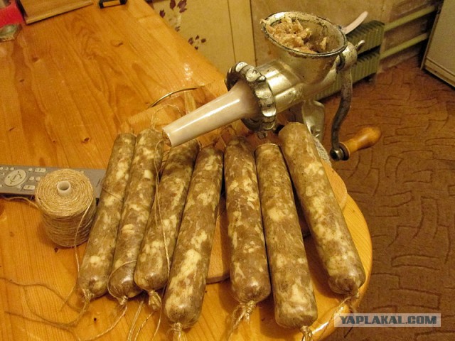 Свиная сыровяленая колбаса в условиях квартиры.