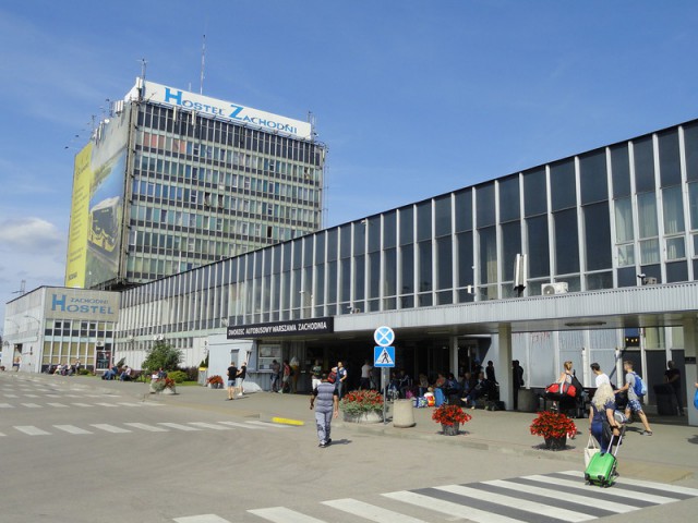 Варшавский автовокзал как свидетельство исхода украинцев в Европу