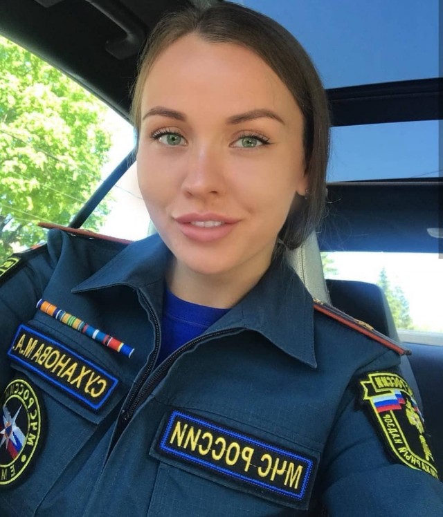 Девушки в униформе
